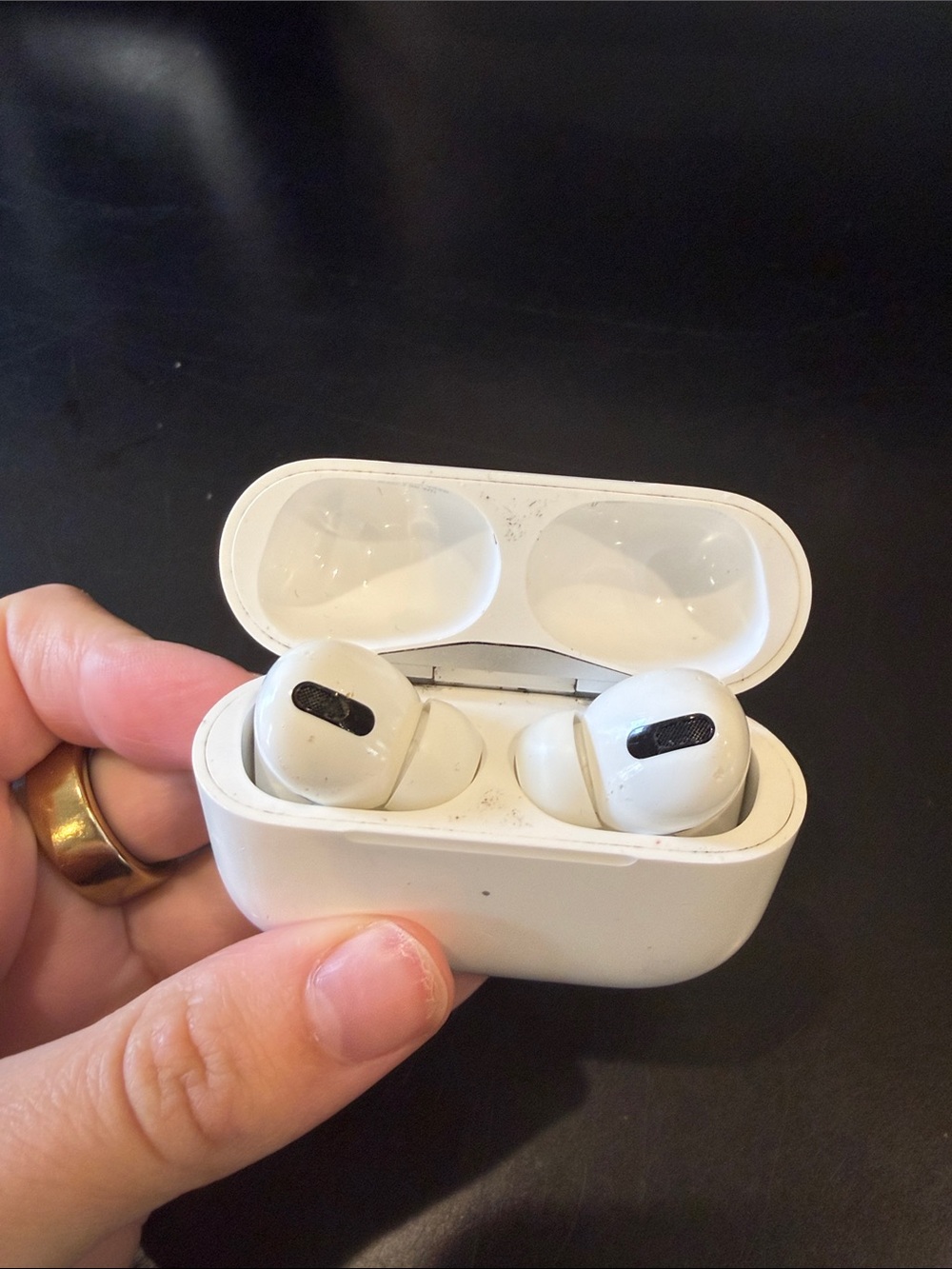AirPod Pro First Generation - Picture 2 of 3